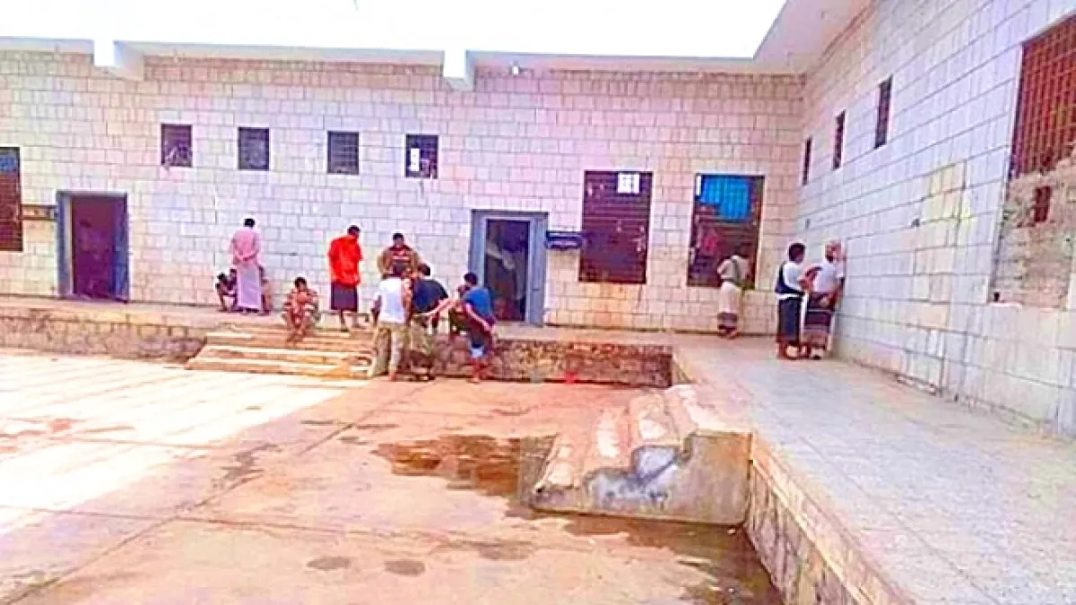 احتجاج نزلاء سجن أبين المركزي بسبب تردي الخدمات الصحية