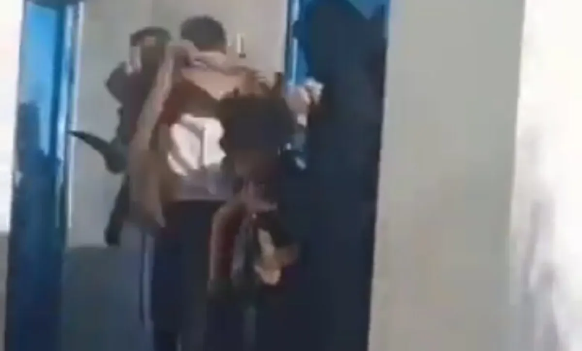 إهمال حوثي يواصل حصد الضحايا.. طفل يفقد يده داخل حديقة حيوان صنعاء وسط غياب أبسط معايير السلامة