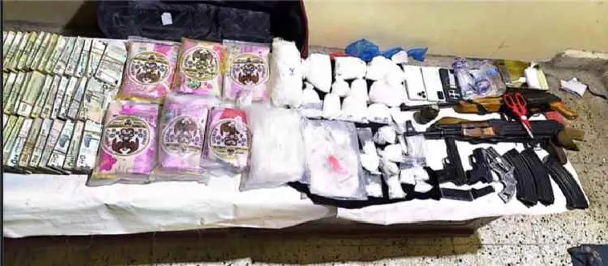 ضبط مروج مخدرات رئيسي بكميات كبيرة من الشبو والحشيش وأسلحة بحضرموت