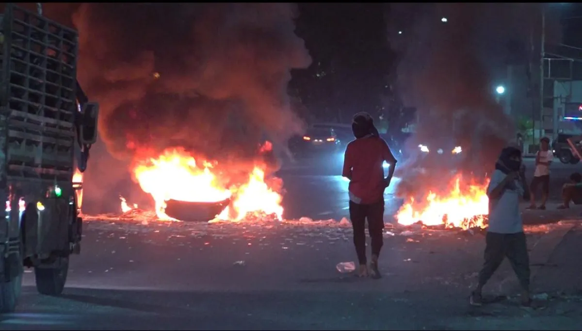 احتجاجات غاضبة في عدن لليوم الثالث على التوالي بسبب انقطاع الكهرباء