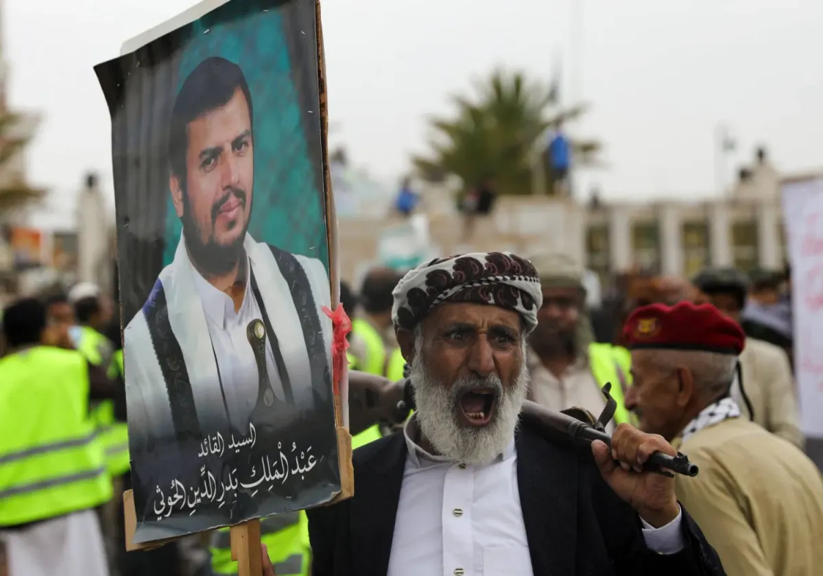 الحوثيون يوزعون قمحاً تالفاً على المواطنين في حجة وتعز