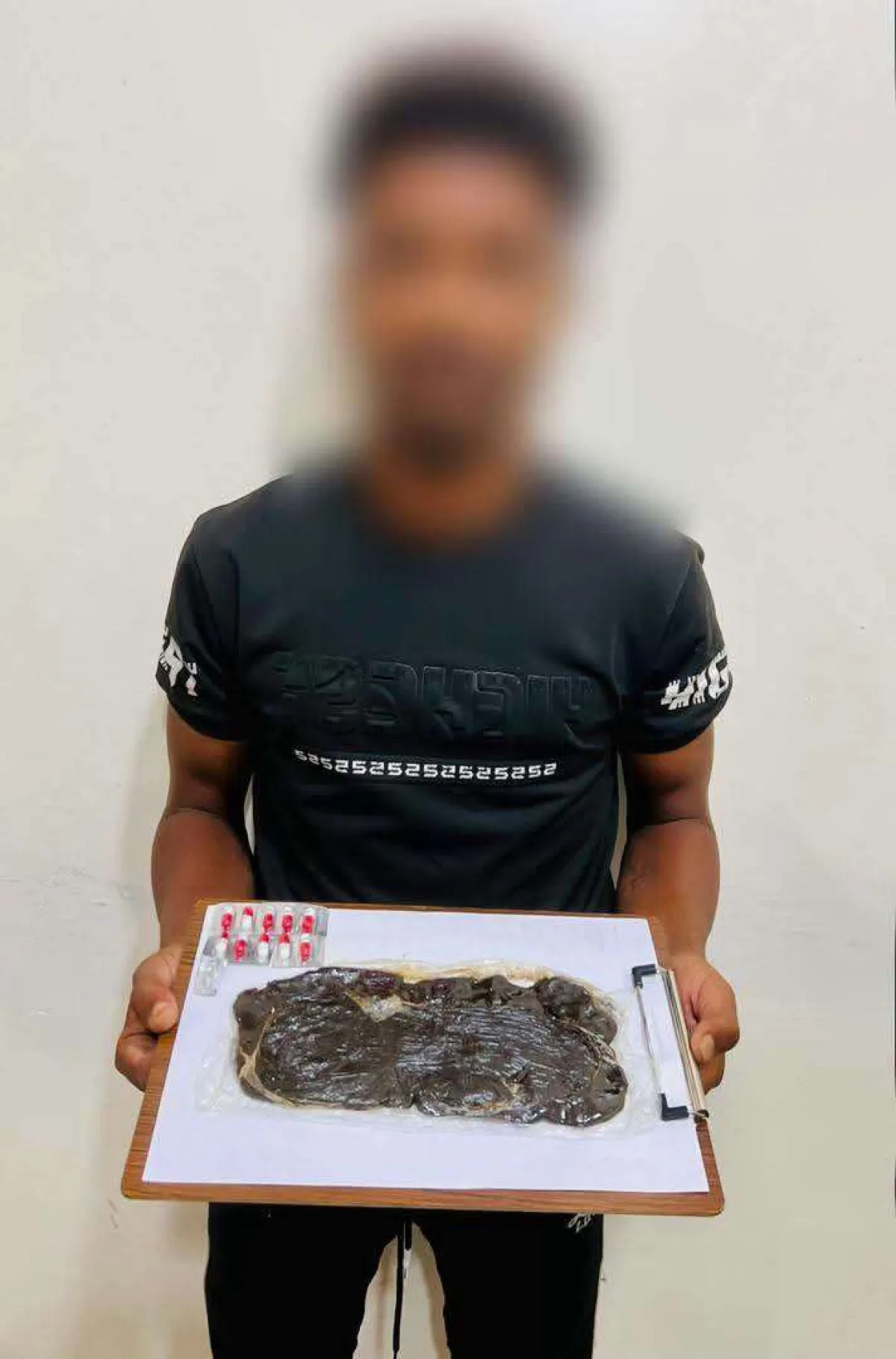 ضبط مروج حشيش في عدن بعملية أمنية نوعية