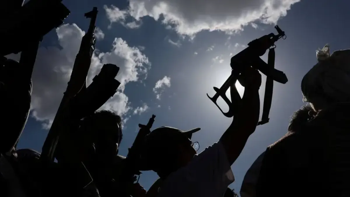 الحوثيون يشعلون نار الفتنة القبلية.. هجوم على قبيلة بالجوف وإحياء الثارات في عمران وصنعاء لتفكيك المجتمع اليمني