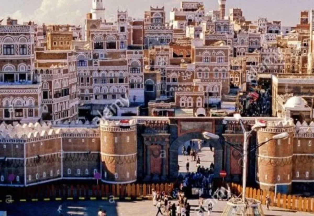 باصات محوّلة للعمل بالغاز.. قنابل موقوتة تهدد طلاب المدارس الأهلية في مناطق سيطرة مليشيا الحوثي