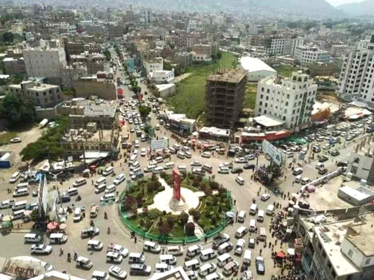 مسلحون حوثيون يختطفون مواطنًا بعد الاعتداء عليه وسط مدينة إب