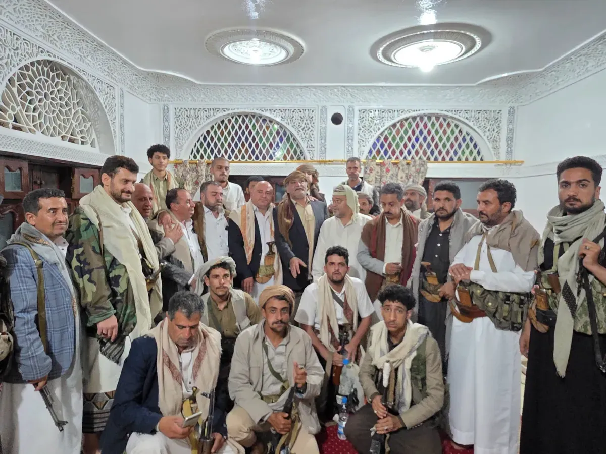 تهديدات قيادي حوثي تُجبر المليشيا على التراجع.. الإفراج عن شقيقه يفضح ازدواجية الجماعة ويكشف تصدعات داخلية