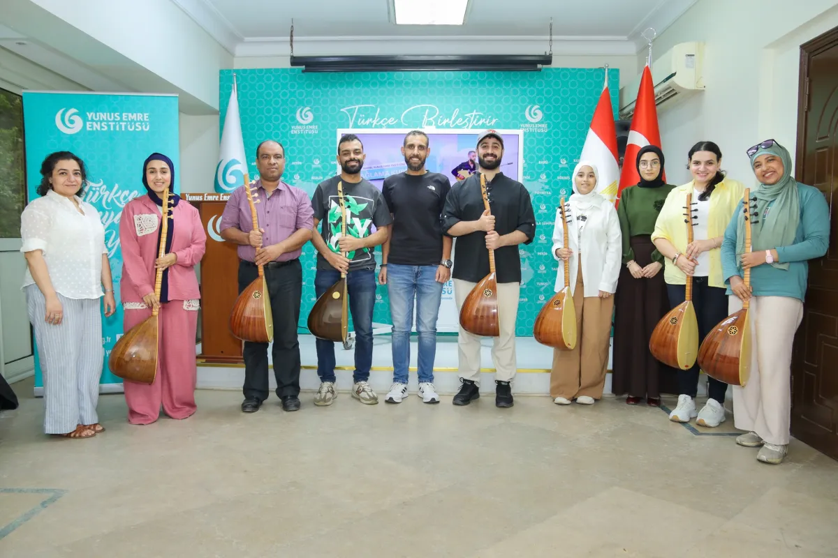معهد يونس أمره بالقاهرة ينظم دورة لتعليم آلة "الباغلاما" التركية