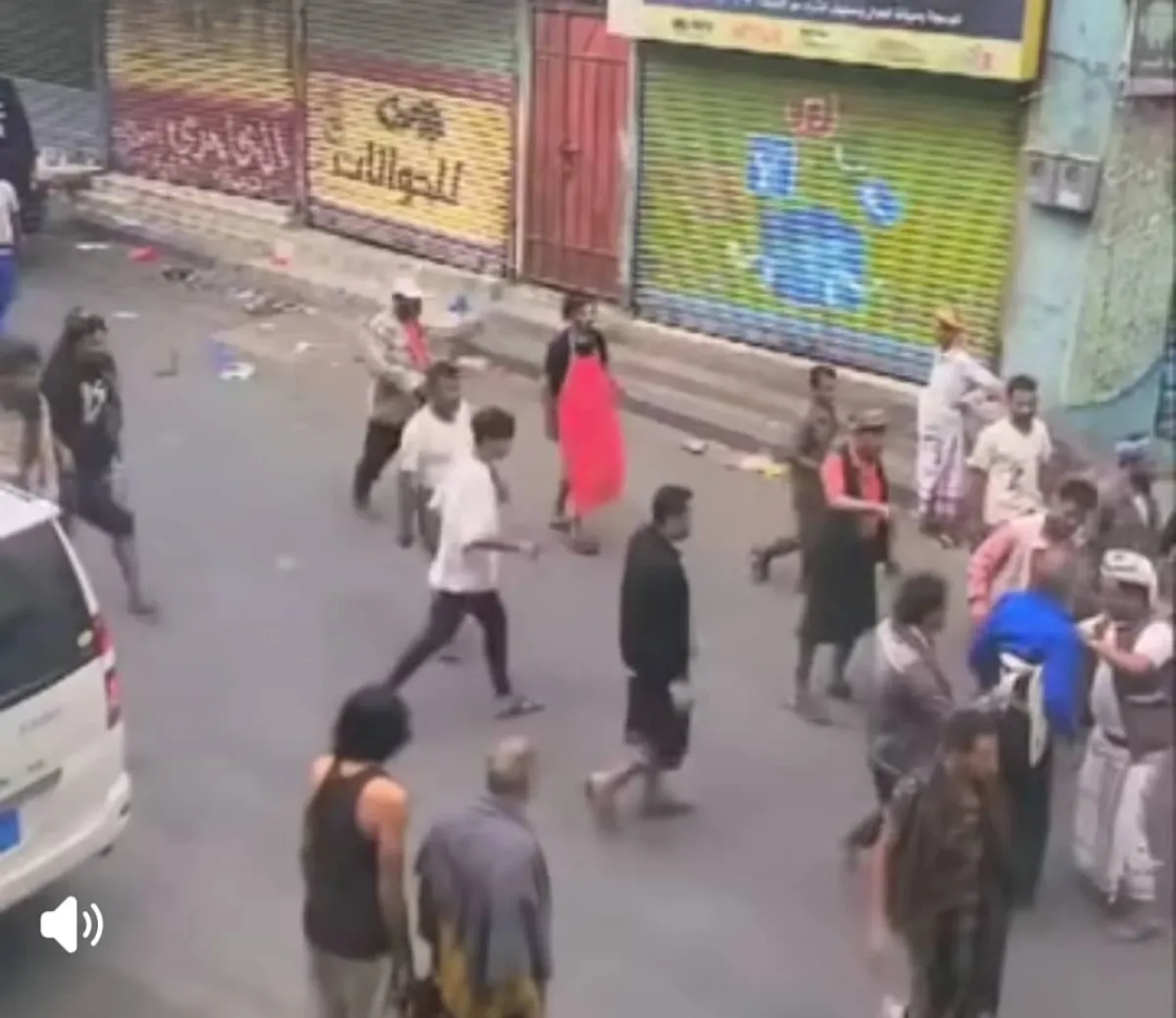 إصابة مدنيين بإطلاق نار عشوائي داخل سوق الخضار في تعز