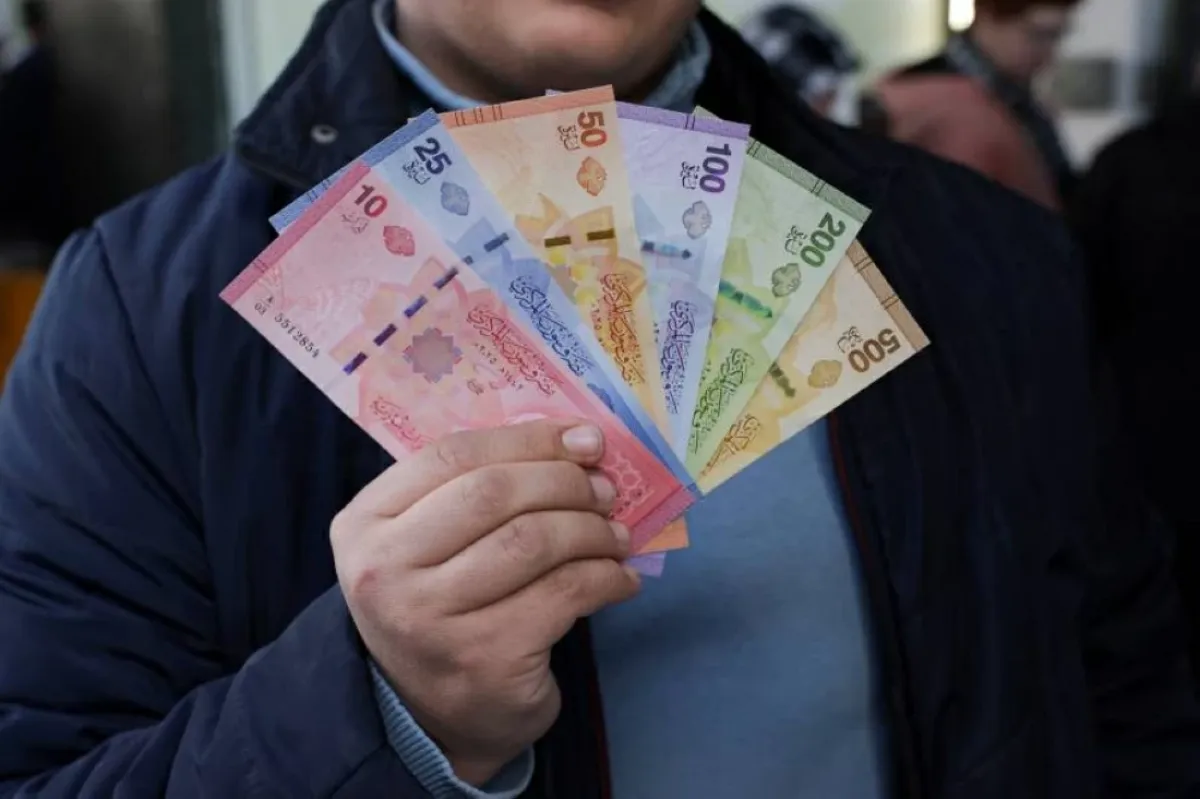 سعر الدولار في سوريا: ارتفاع طفيف في السوق الموازية واستقرار رسمي