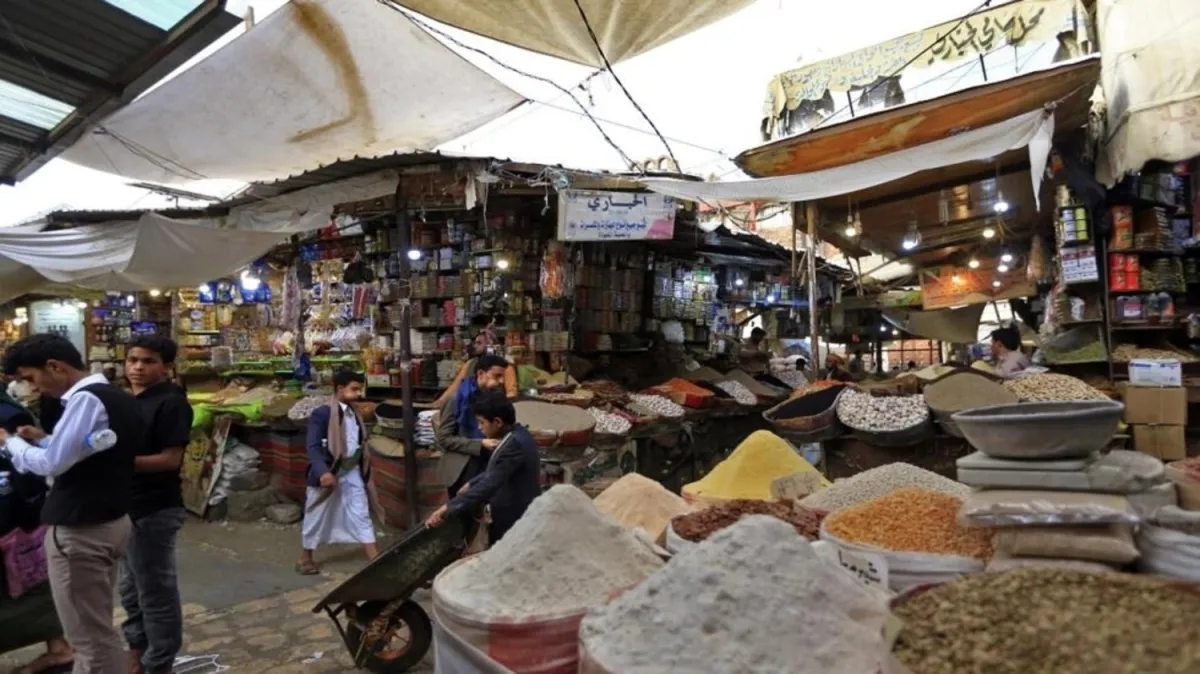مليشيا الحوثي تُشعل موجة غلاء جديدة وتنهب ما تبقى من لقمة اليمنيين بجرعة سعرية خفية تحت لافتة "دعم المرتبات"