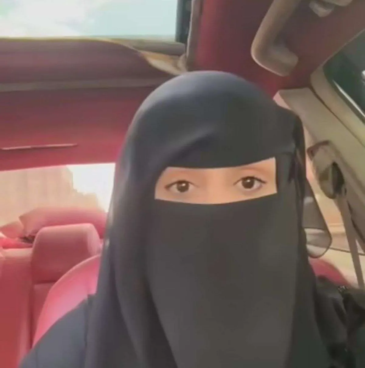 الحوثيون يحولون إب إلى ساحة للابتزاز.. محامية تكشف تفاصيل اختطافها وتتهم مشرفًا بالمطالبة بفدية للإفراج عنها