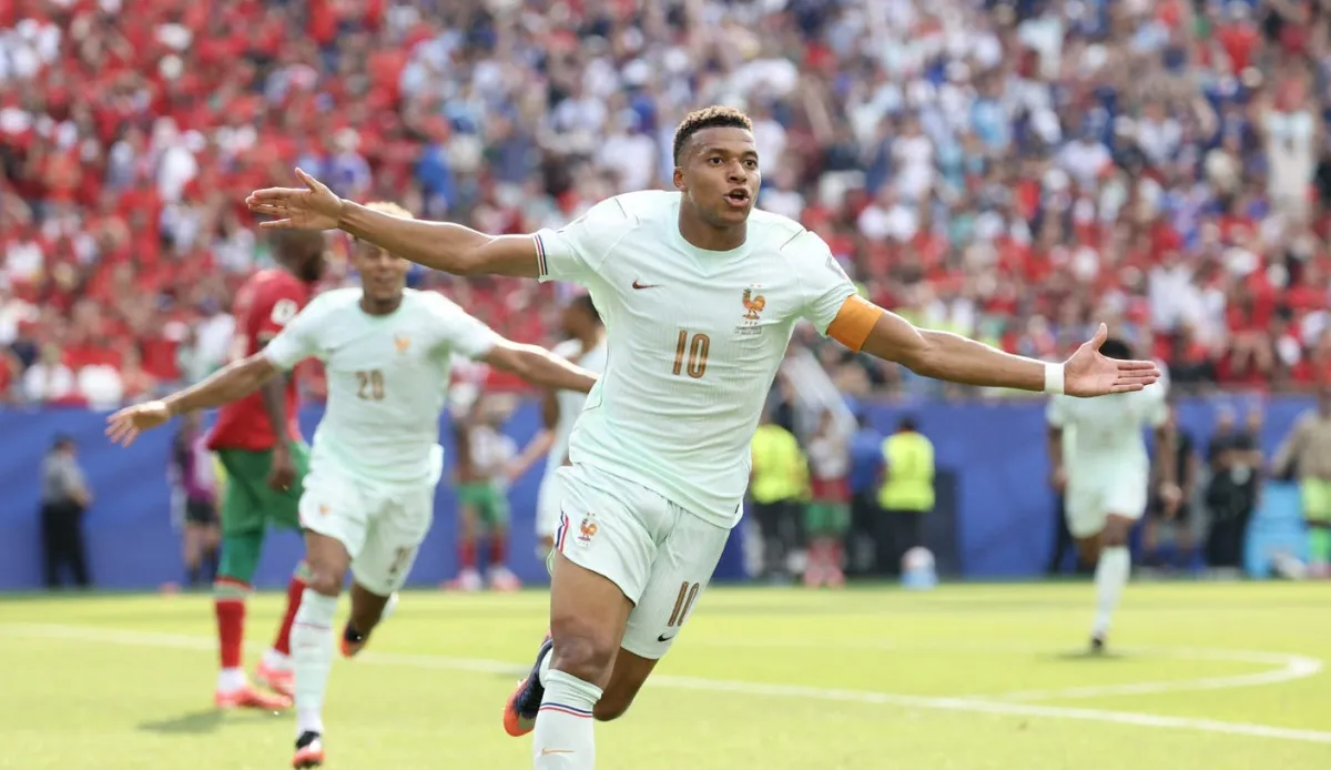 فرنسا وإسبانيا: صدام العمالقة في نصف نهائي المونديال