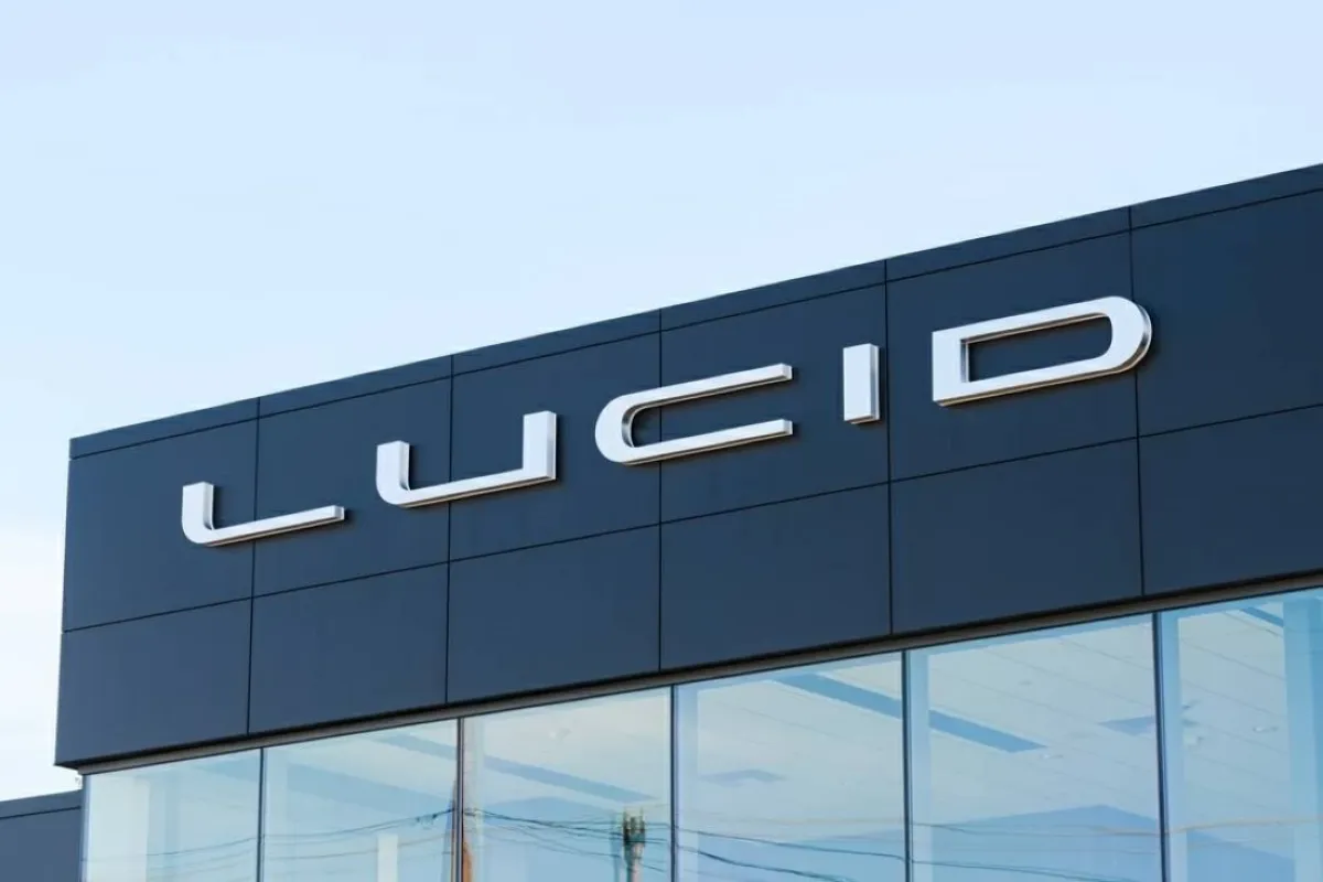"لوسيد" تنفي شائعات الإفلاس وسط هبوط حاد لسهمها