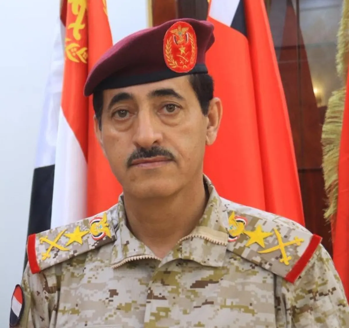 وزير الدفاع: القوات المسلحة في أعلى درجات الجاهزية.. ورئيس الأركان يوجه بملاحقة منفذي هجوم حضرموت