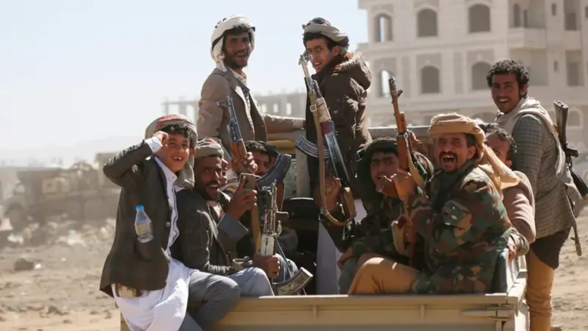 الحوثيون يحاصرون مواطنًا حتى الموت في إب
