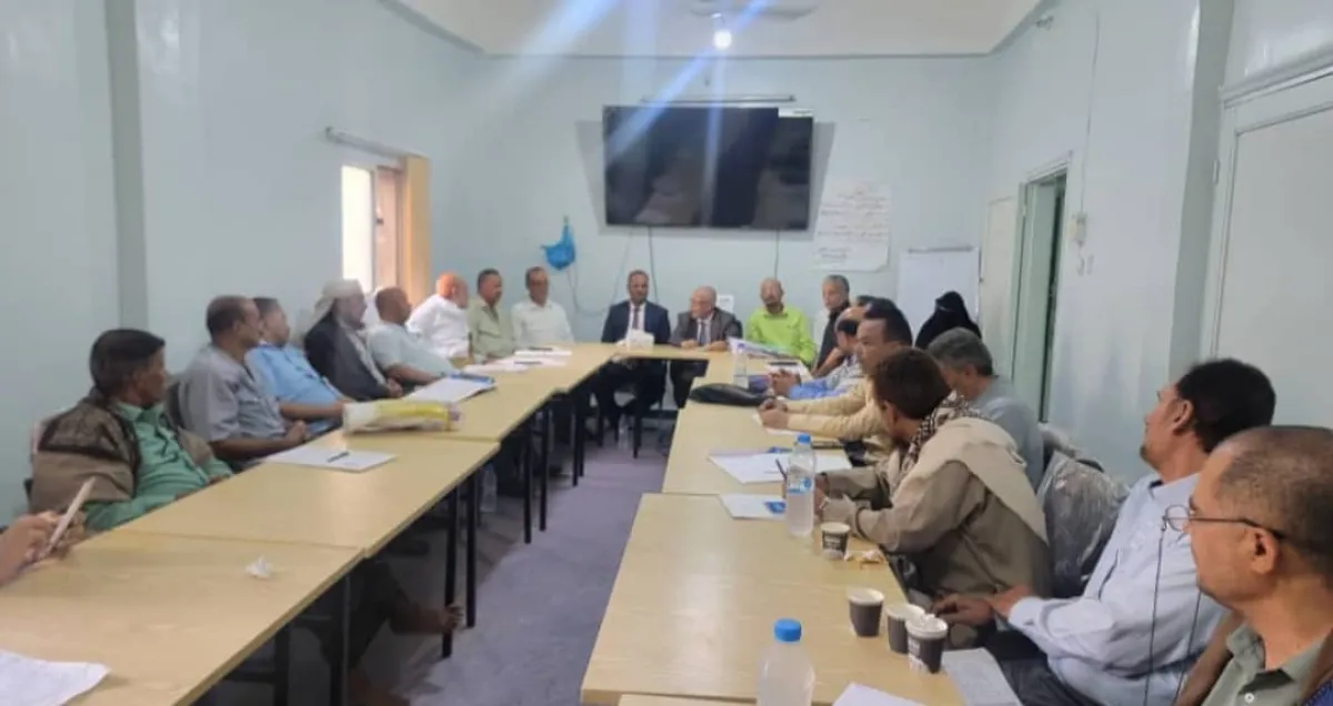 نقابة المعلمين بتعز تؤكد الدفاع عن حقوق المعلمين وتناشد رئيس مجلس القيادة بصرف العلاوات