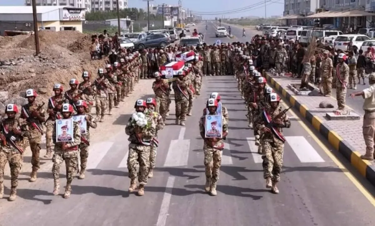 تشييع مقاتلين سقطا في معركة استعادة الدولة بالمخا