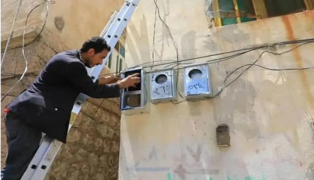 تعز تحترق في العتمة.. نداء استغاثة وصرخة تحذير أخيرة .. مأساة مدينة يُباع فيها النور وتجار أزمات يبتزون المواطنين