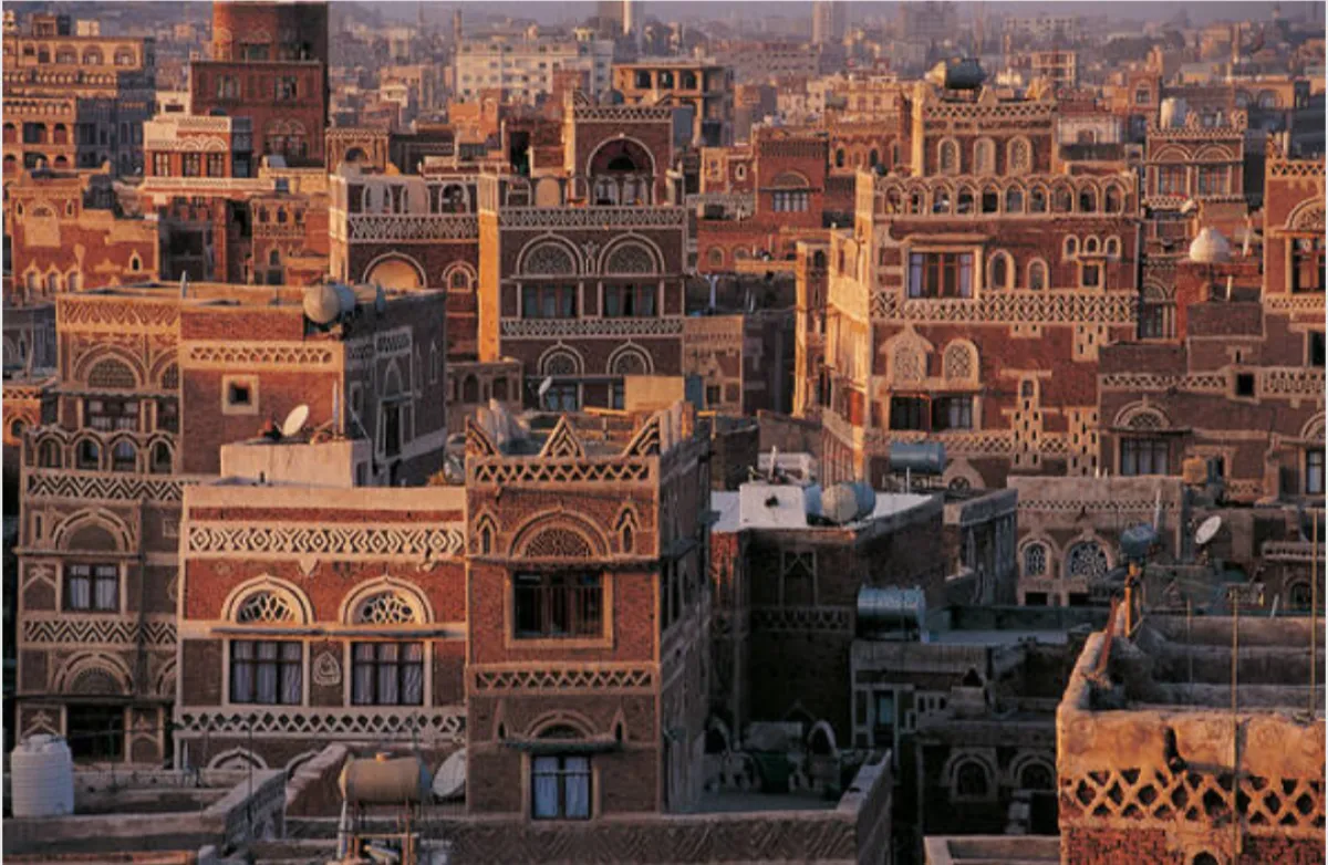 عصابة حوثية تعترض موزع أدوية في صنعاء وتنهب شحنة ومبلغًا ماليًا