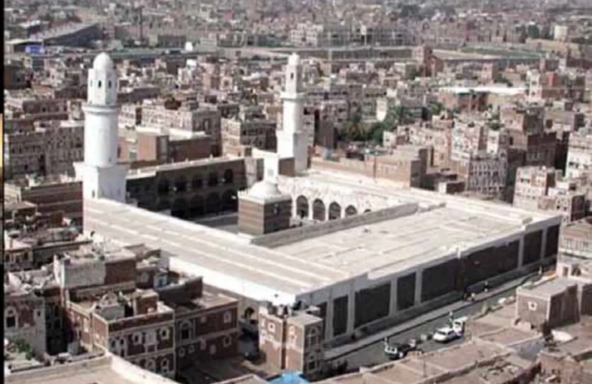 عصابة الحوثي تعبث بأوقاف صنعاء القديمة وتغيّر طابعها التاريخي والديني