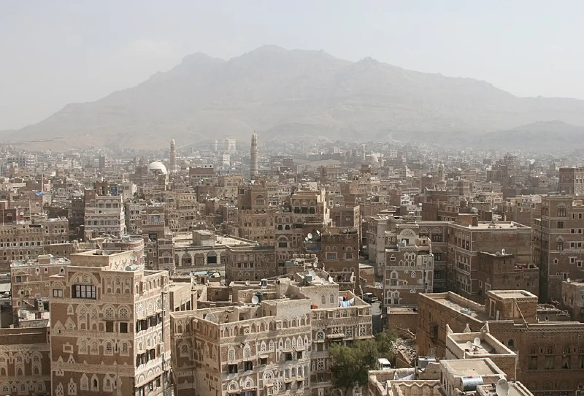 صاروخ يهز صنعاء ويكشف ارتباك مليشيا الحوثي الإرهابية