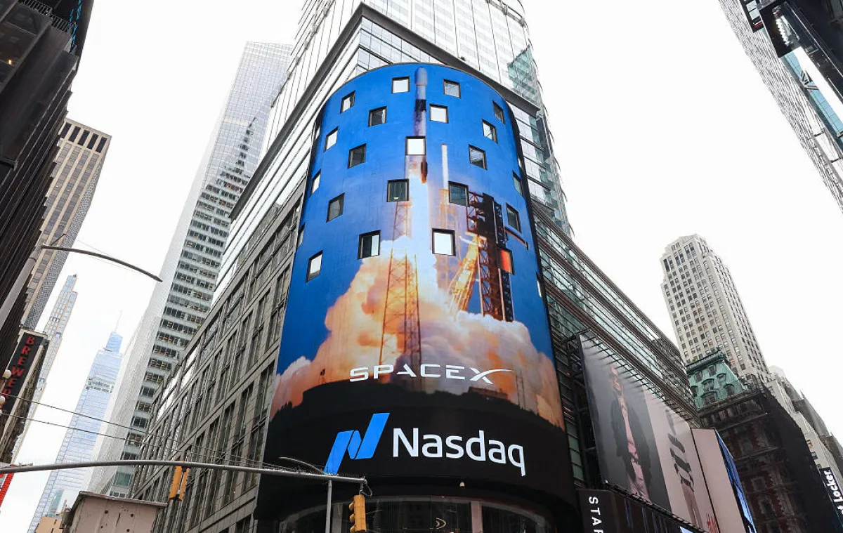 SpaceX: أرباح قياسية تثير قلق المستثمرين وطموحات نحو المريخ والذكاء الاصطناعي
