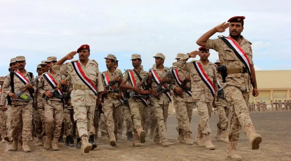 الآلية الجديدة لرواتب الجنود تتفاعل..  محور تعز يوضح موقفه بعد انتقاد وزير الدفاع واتهامات الناشطين