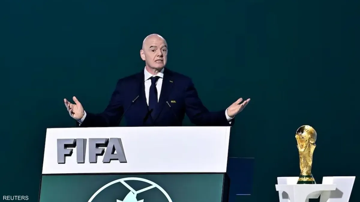 الفيفا يؤكد دعمه الكامل لإنفانتينو بعد أخطاء خطة كأس العالم