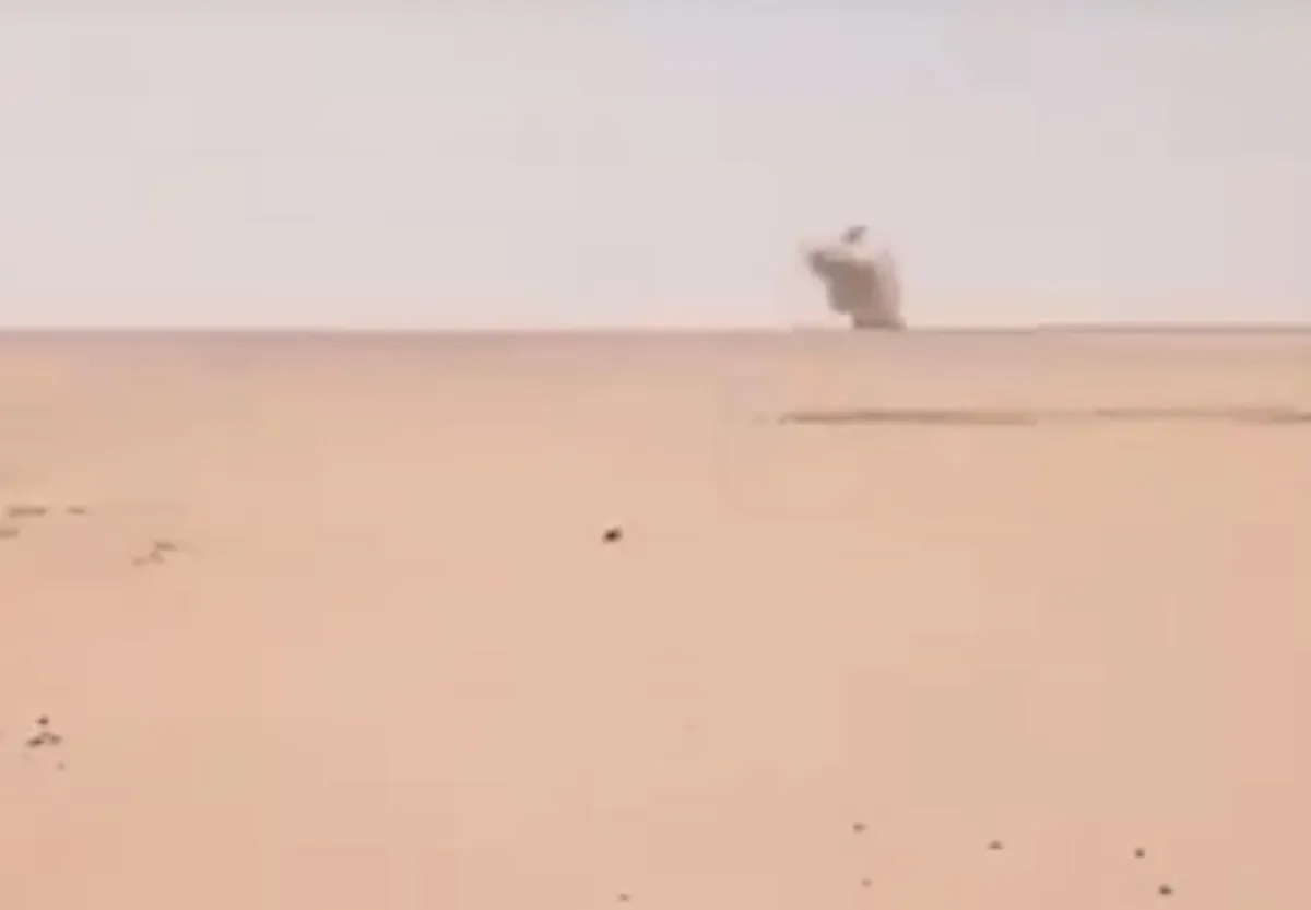 سقوط صاروخ حوثي في صحراء الجوف