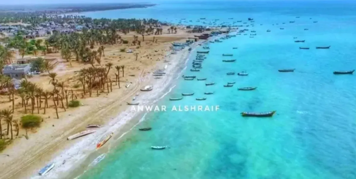 اتهام الحوثي بحرق قوارب الصيادين بالخوخة قبل اقتيادهم إلى سجون الحديدة