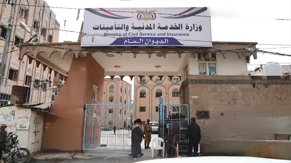 مليشيا الحوثي تستخدم لجان البصمة لإقصاء الموظفين وتوظيف عناصرها
