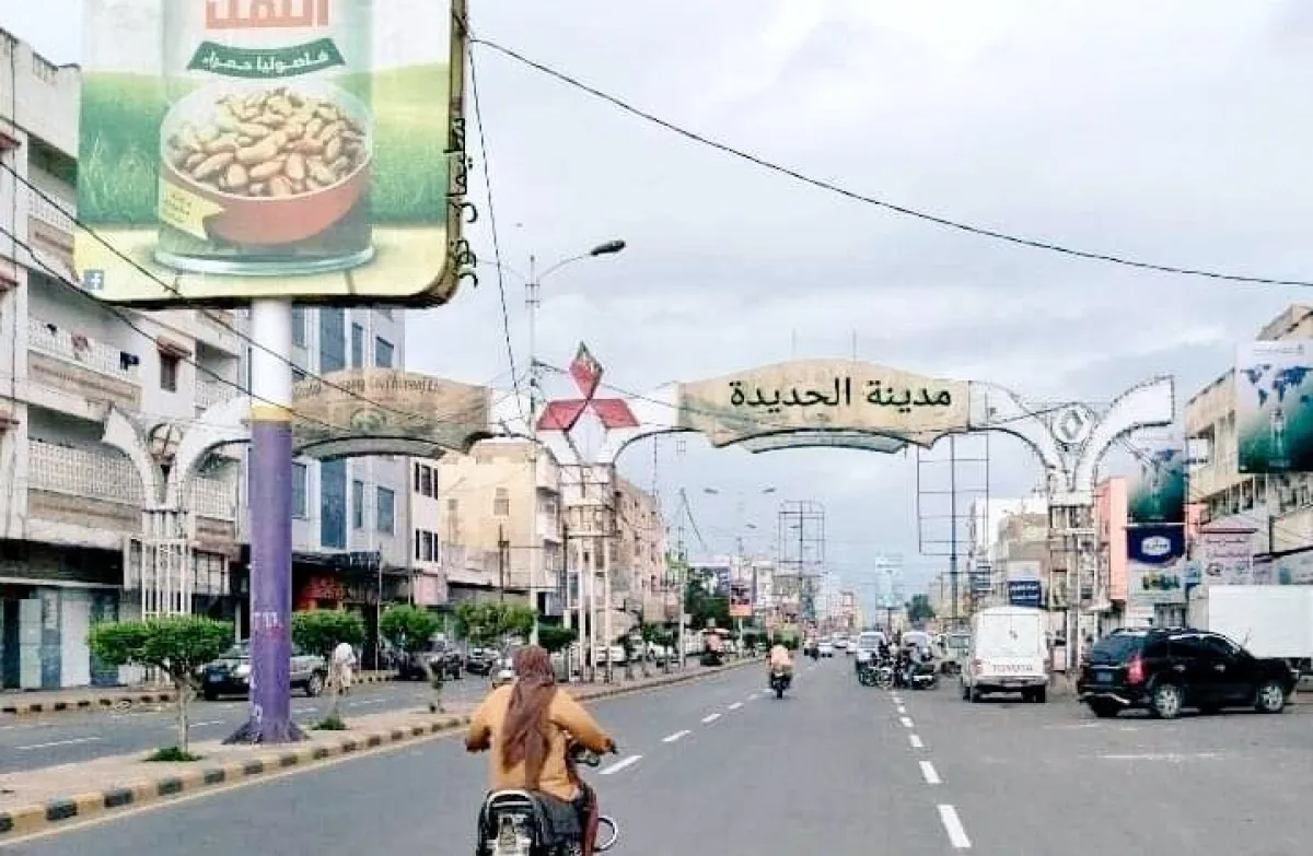 الحوثي ينقل عددًا من القتلى والجرحى إلى المستشفى العسكري ويحوّله إلى ثكنة عسكرية