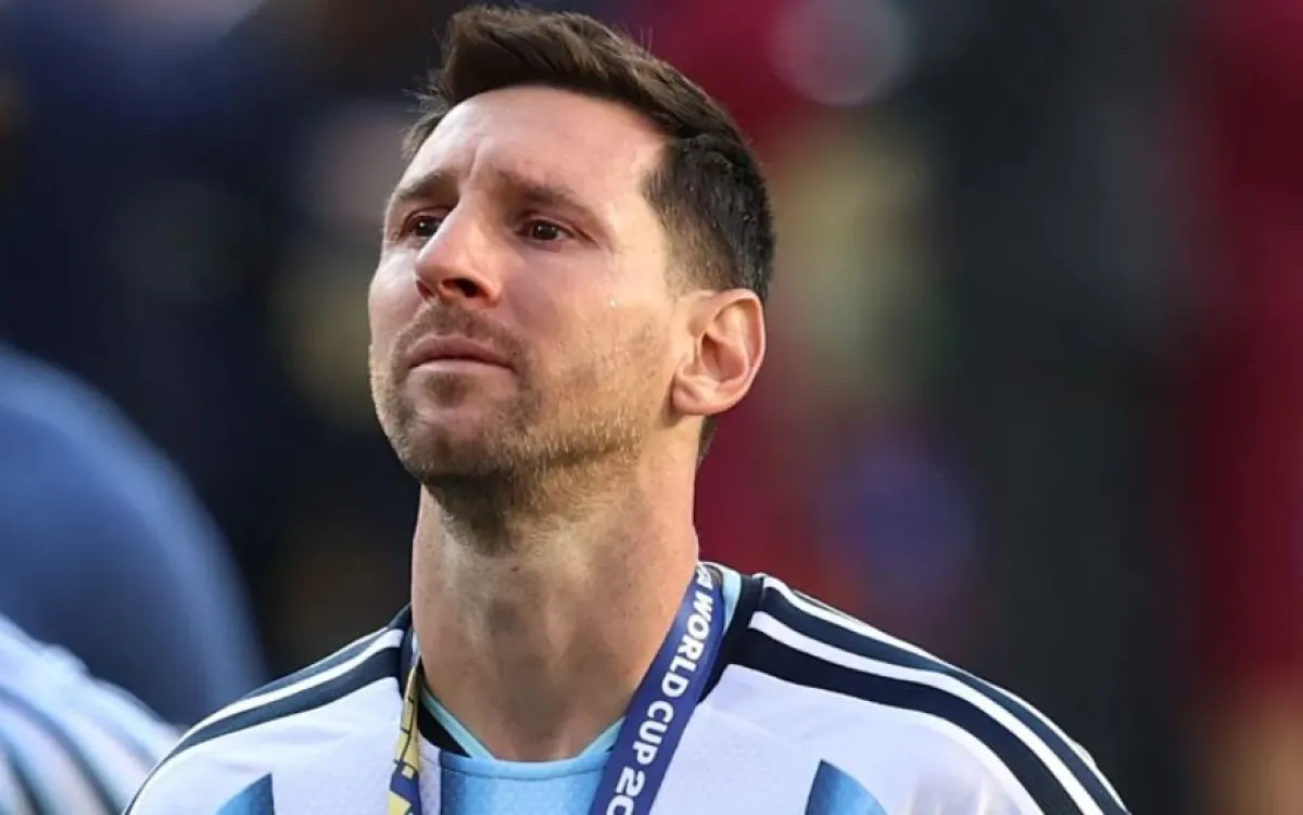 ميسي يعلن اعتزاله بعد وفاة والده