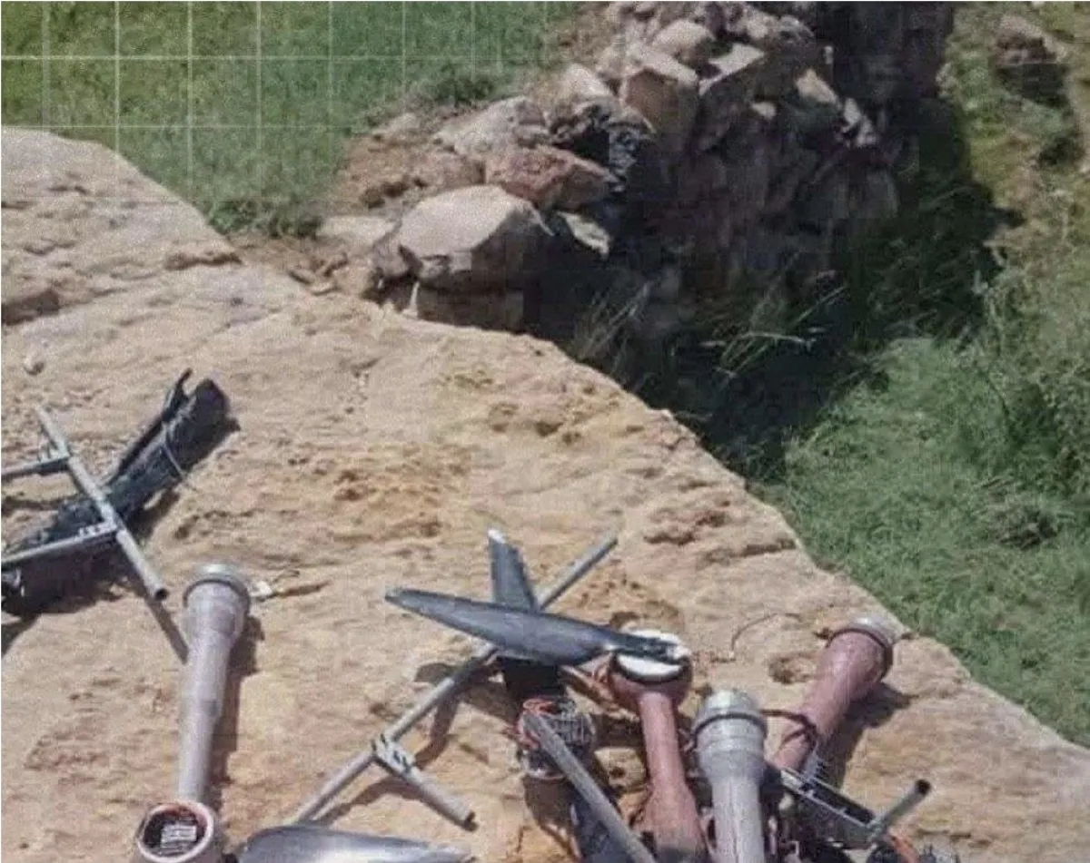 مليشيا الحوثي تعبث بأرواح المدنيين.. مسيّرة تسقط في قرية مأهولة بالضالع وتثير مخاوف السكان