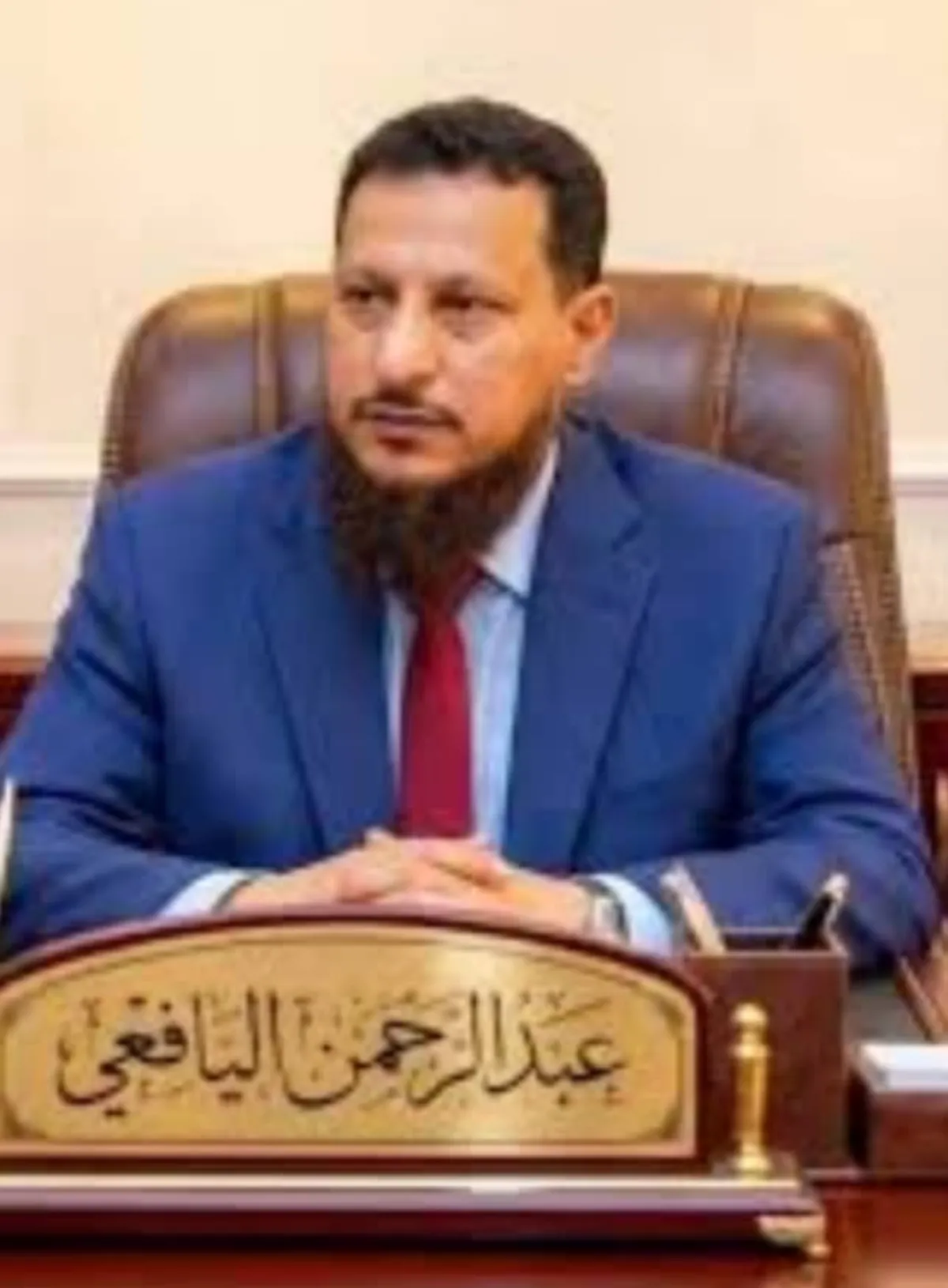 أمام محافظ عدن شلل إداري يضرب مكتب الأشغال وتسعة أشهر من المعاناة بسبب "كرسي شاغر"