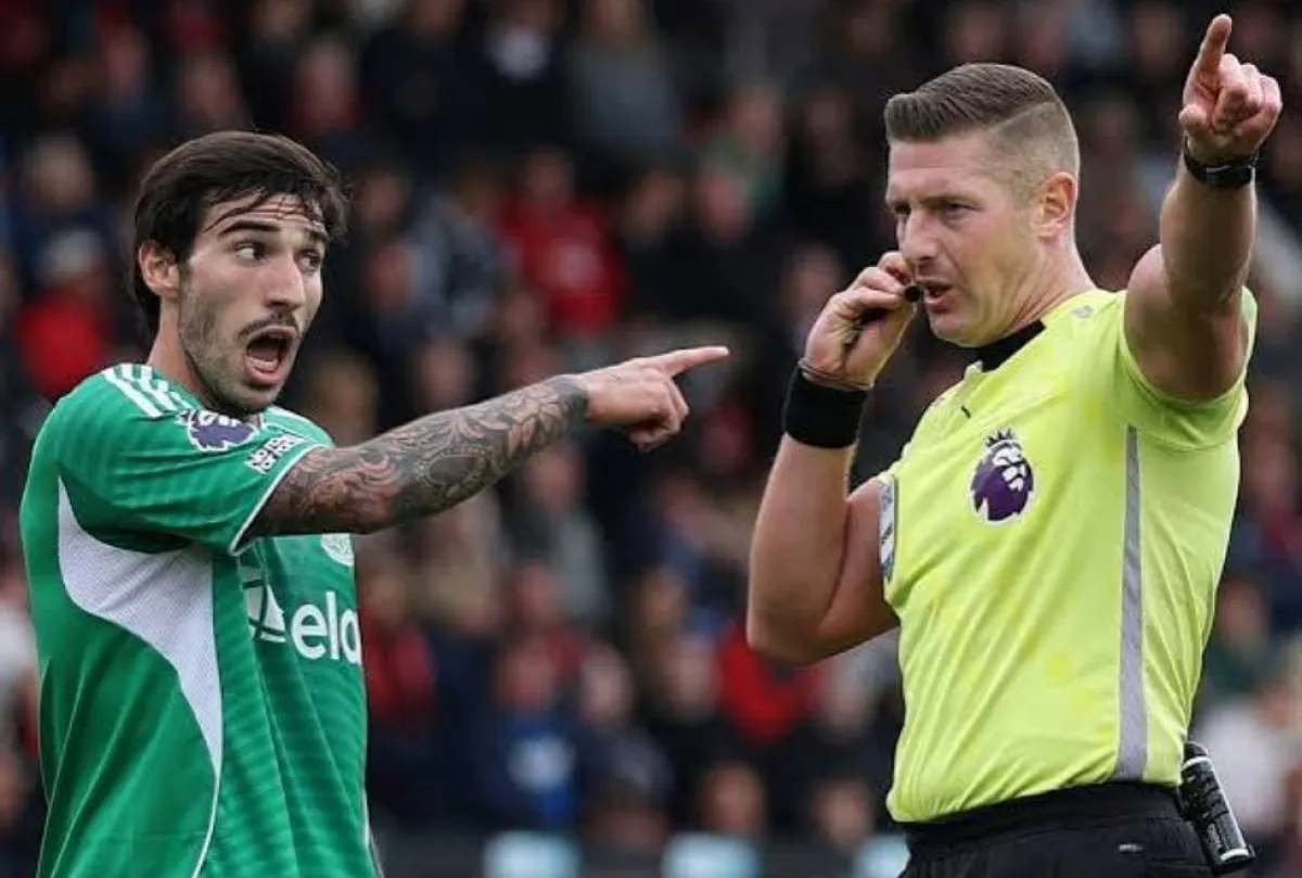 الدوري الإنجليزي يكشف كواليس الحكام: صوت وصورة مباشرة للمشجعين