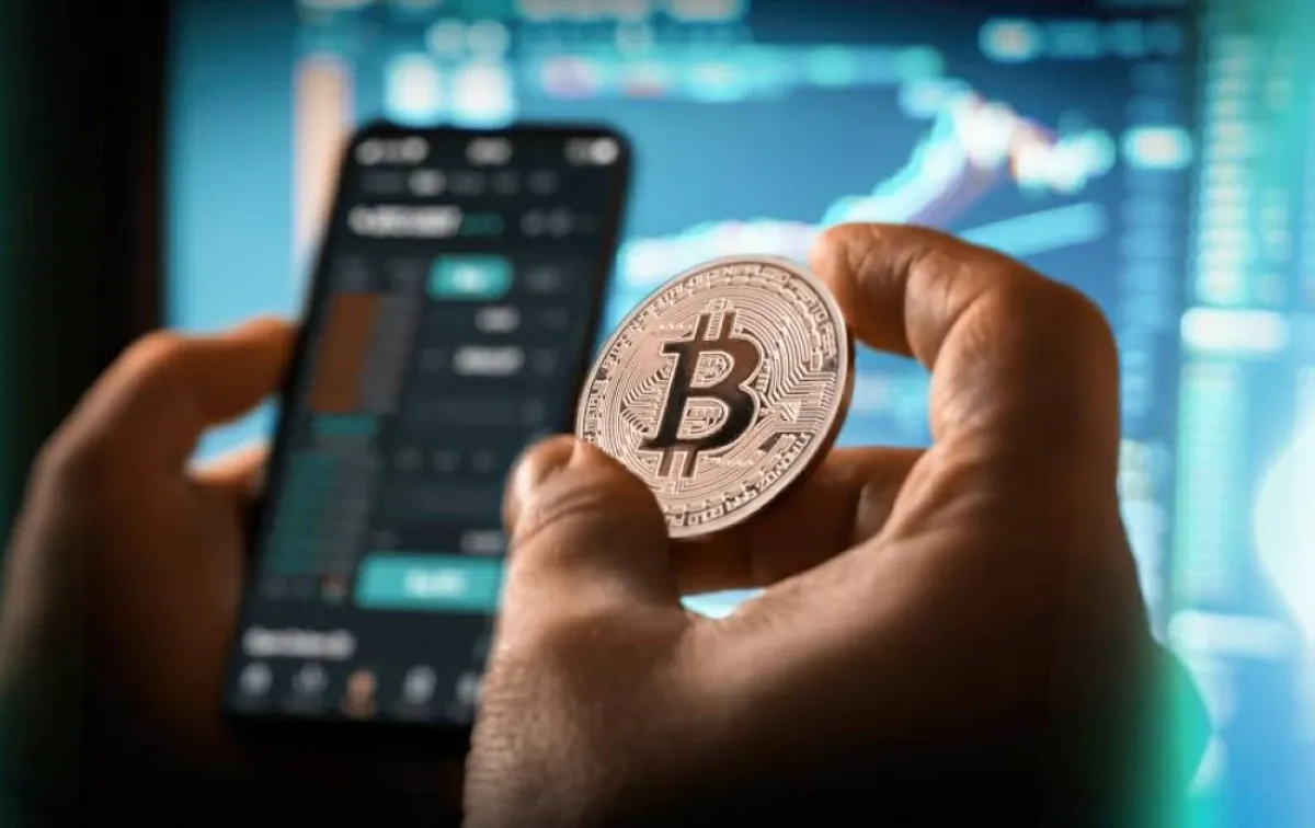 بيتكوين تقفز 20% أسبوعياً بدعم السندات وتفاؤل تشريعي