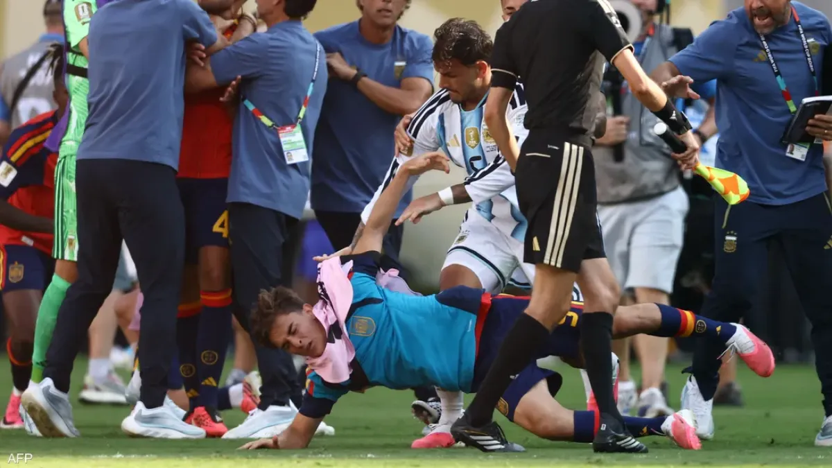 الفيفا يعاقب الأرجنتين ولاعبيها بغرامات وإيقافات بسبب أحداث المونديال