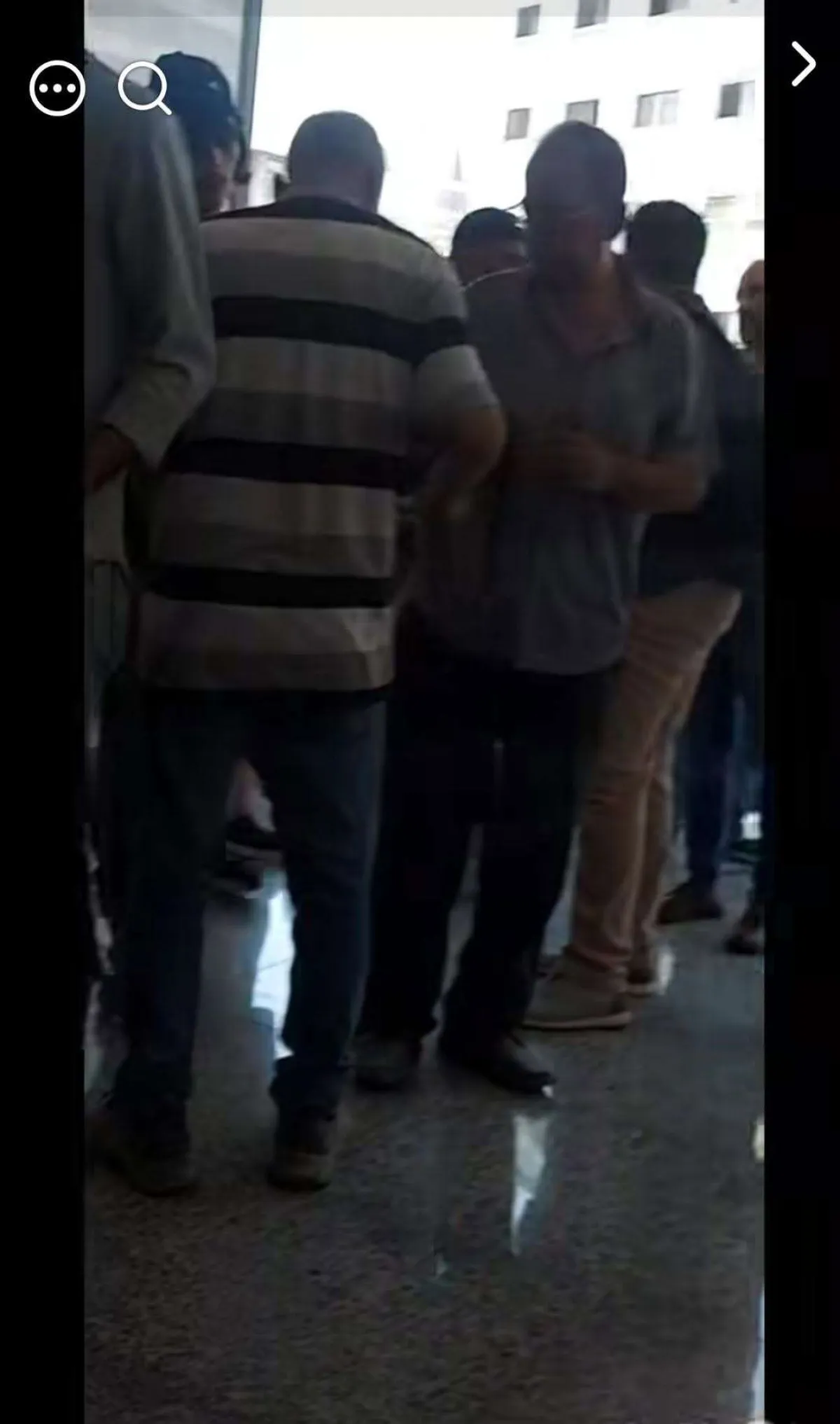تعز: احتجاز 30 رب أسرة لرفضهم تسعيرة الكهرباء الجديدة