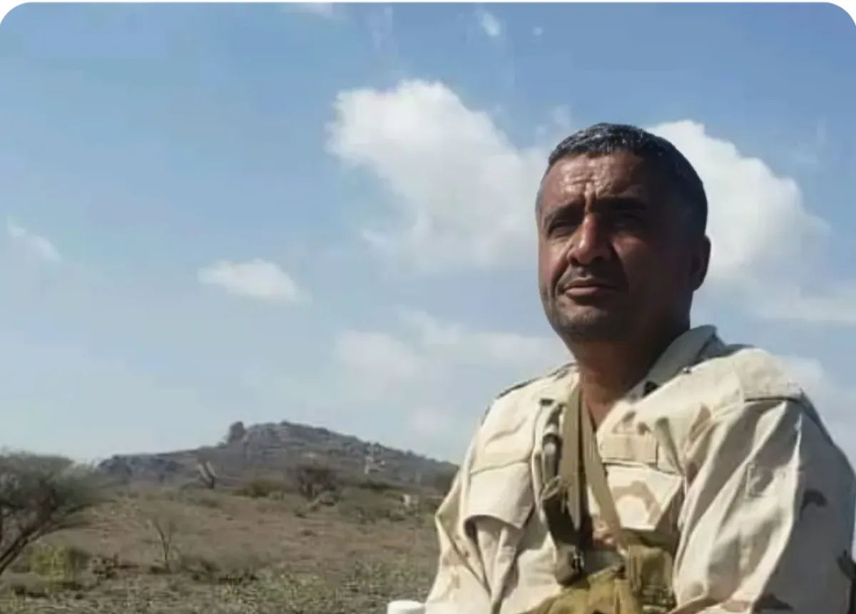 قائد مقبنة يطالب بتوحيد الصلاحيات والمرجعيات الإدارية والعسكرية بتعز لمواجهة الحوثي