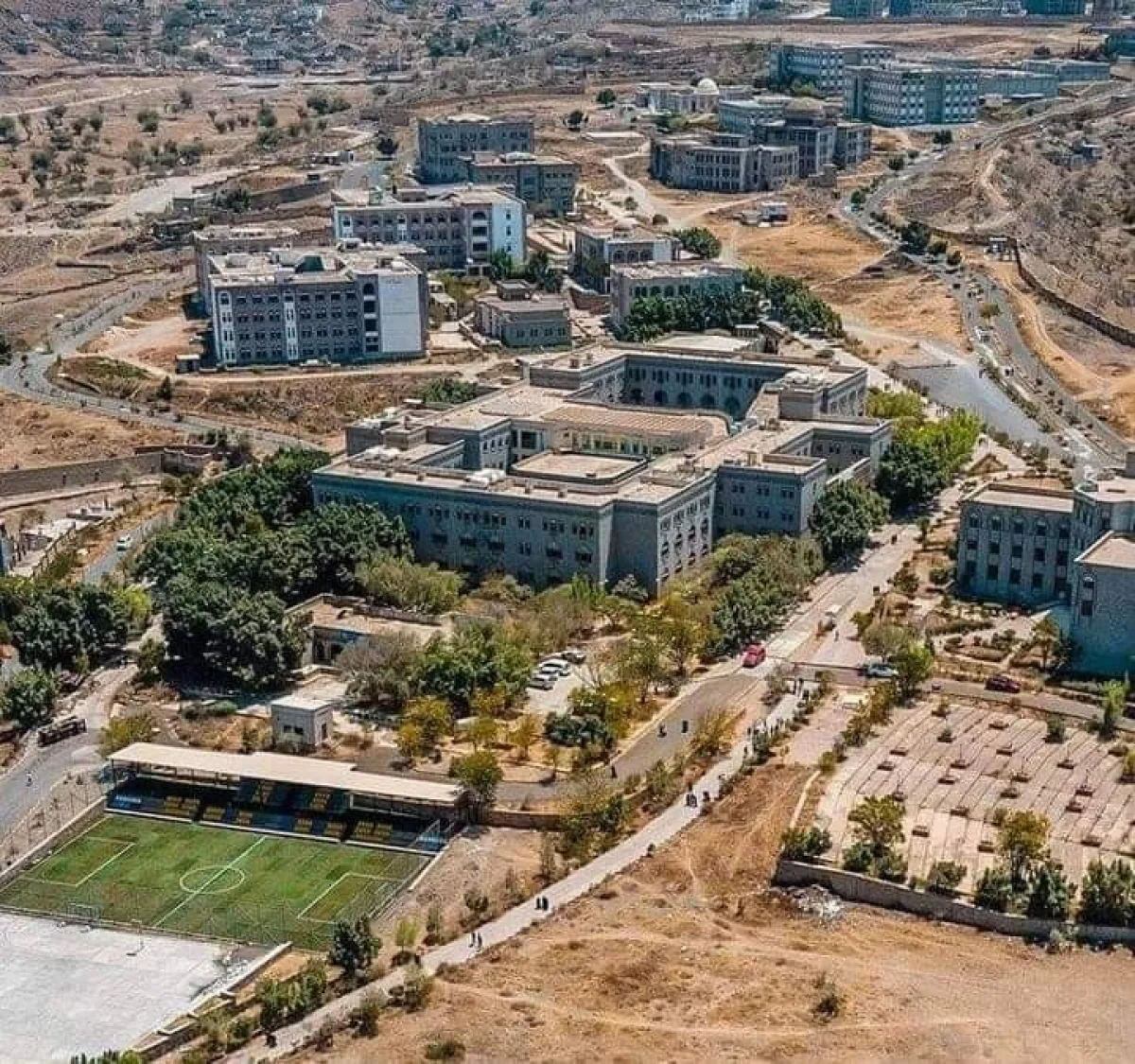قصف حوثي عنيف يضرب تعز وانفجارات تهز محيط الجامعة