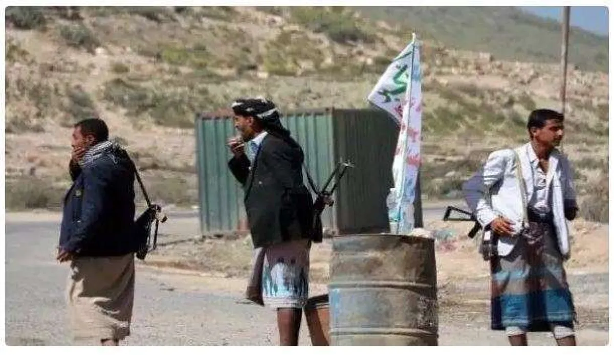 الحوثيون يعززون الرقابة في مقبنة لمنع فرار المقاتلين وتجنيد قسري
