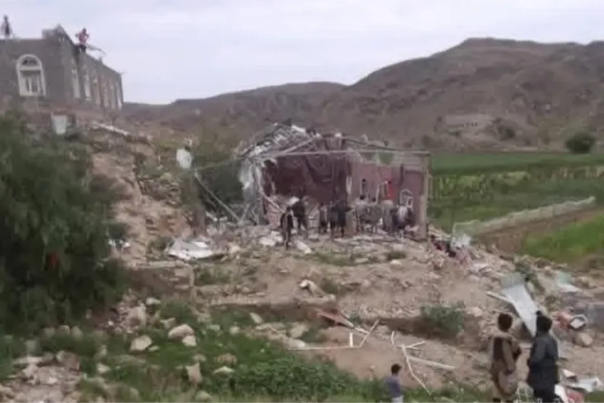 مليشيا الحوثي تفجّر منزل شيخ قبلي في البيضاء