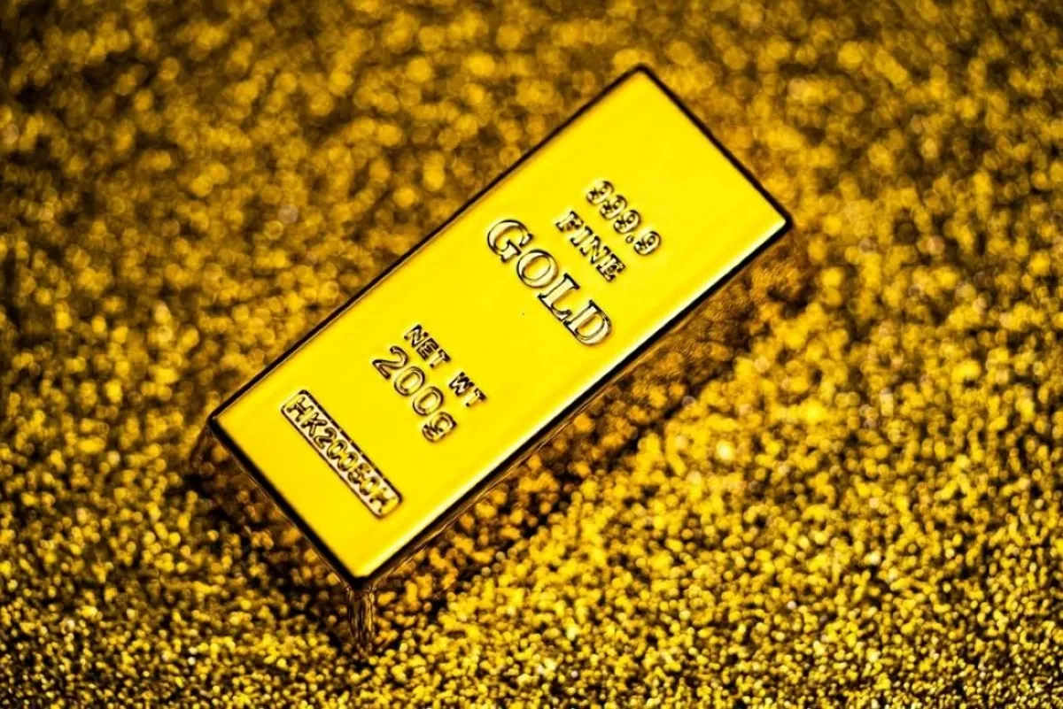 الذهب يرتفع بدعم من تراجع الدولار وترقب بيانات التضخم الأمريكية