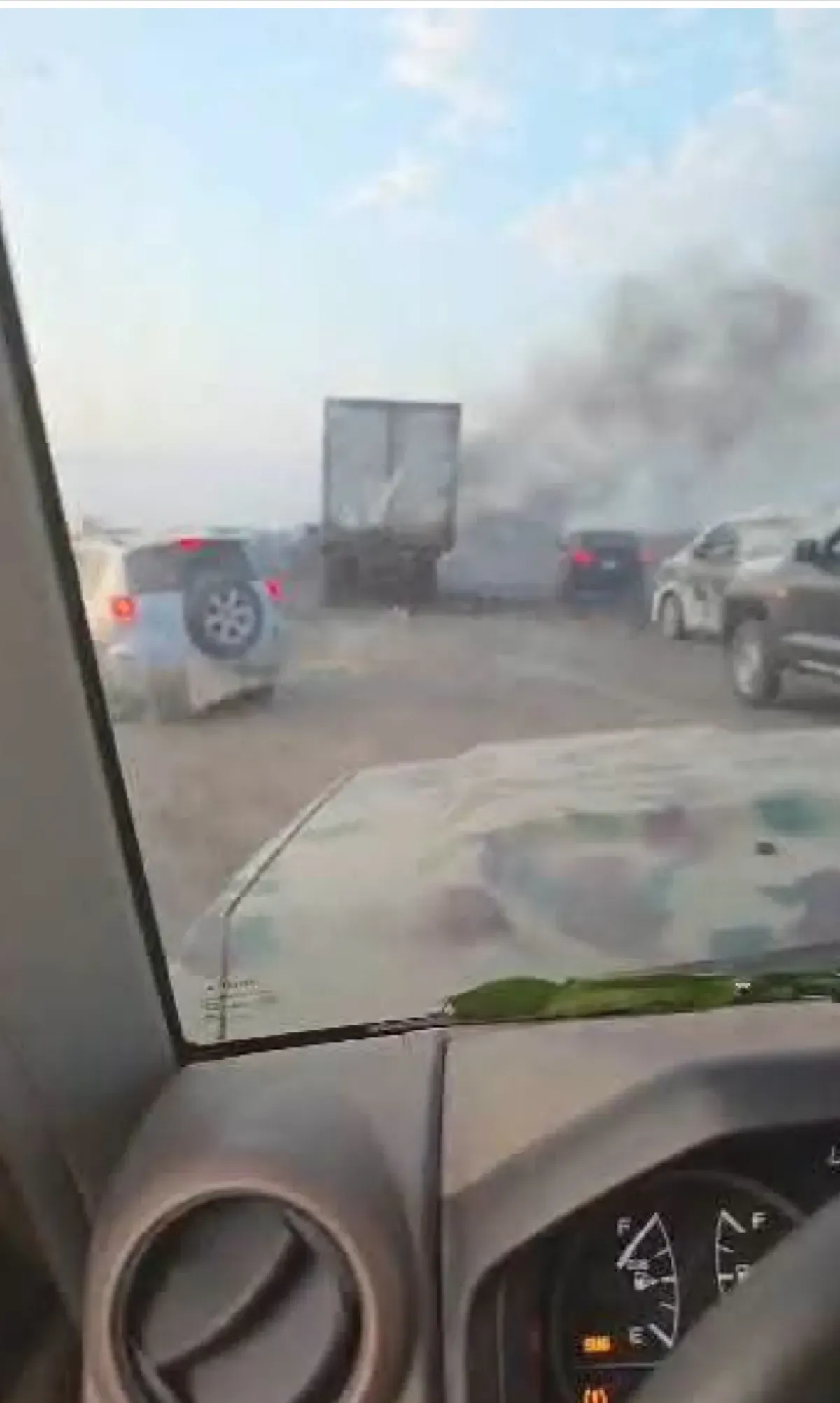الحوثيون يستهدفون قافلة نازحين متجهة إلى عدن وسقوط أكثر من 100 شهيدا