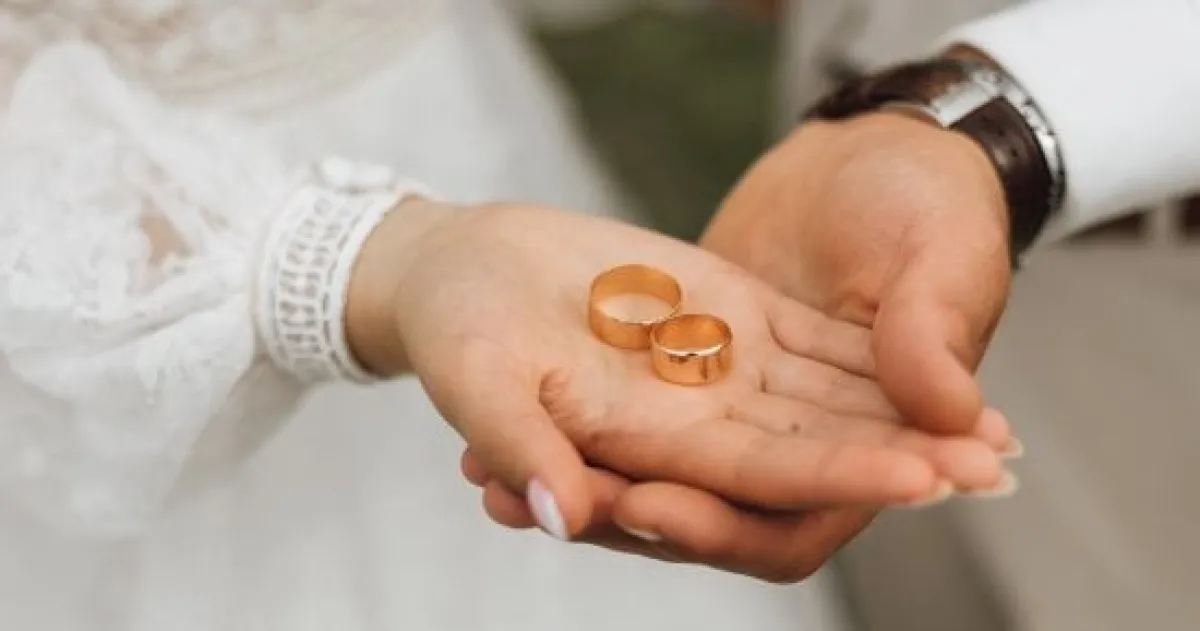 شروط توثيق عقد الزواج: بلوغ 18 عامًا والفحص الطبي إلزامي