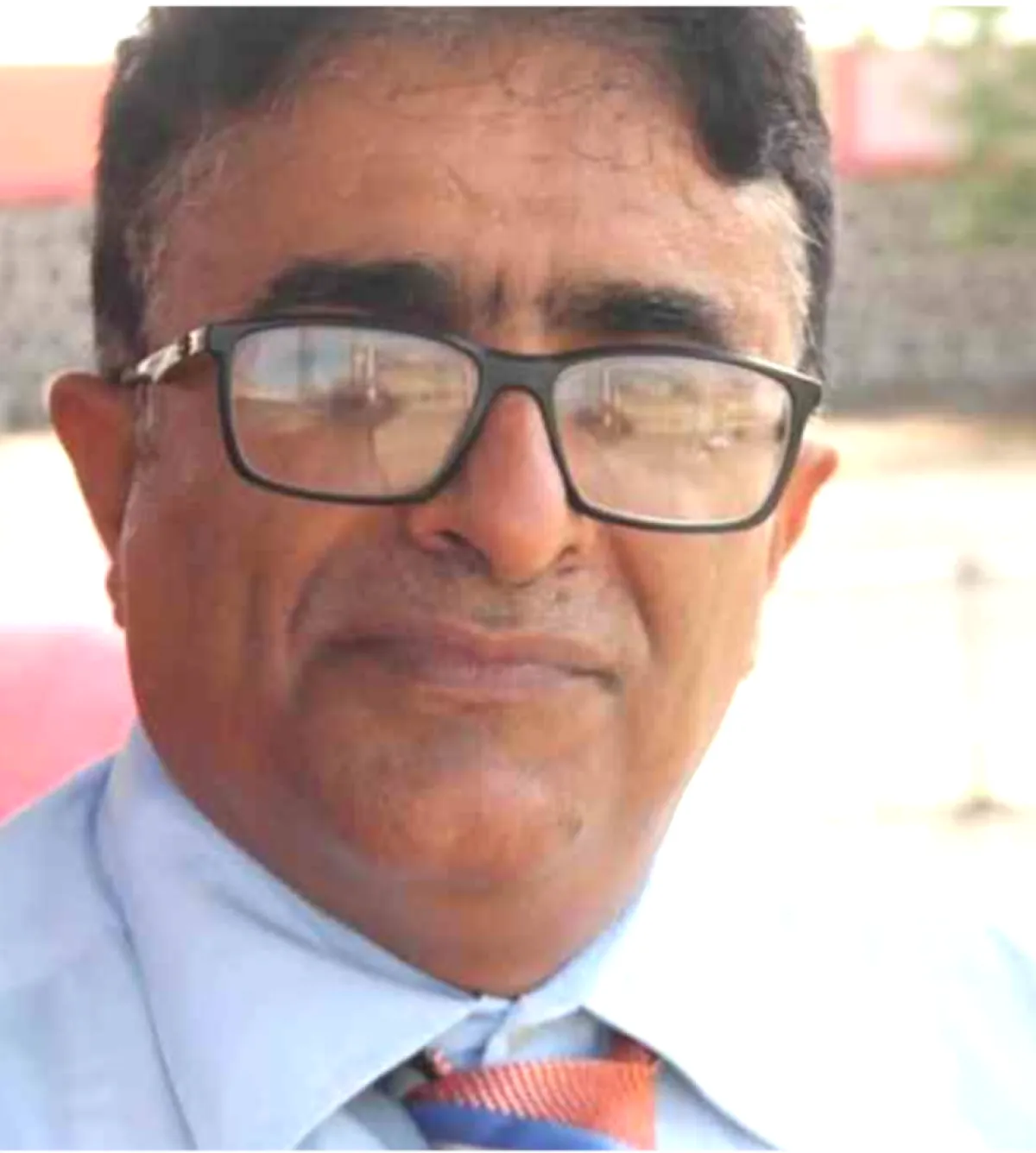 مليشيا الحوثي تختطف صحفياً من منزله في المخا بتعز