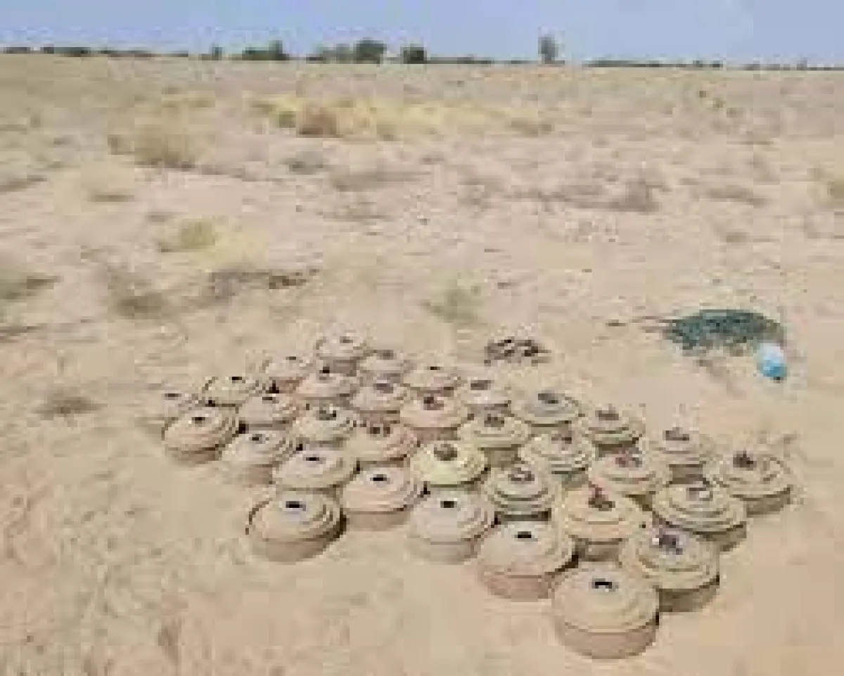 تصعيد إرهابي جديد.. مليشيا الحوثي تعسكر الساحل الغربي لليمن وتزرع حقول الألغام لتهديد الملاحة الدولية والمدنيين