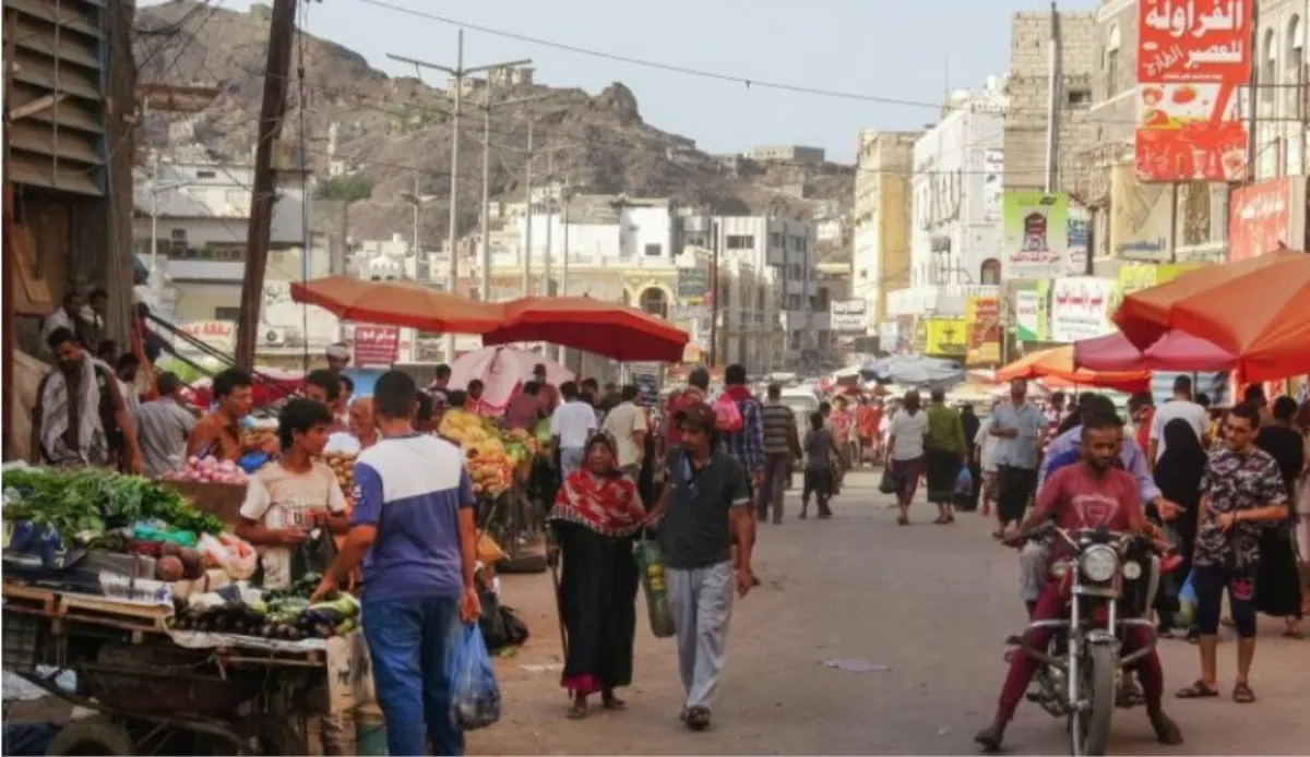 أزمة الخدمات الأساسية في عدن .. جحيم الانقطاعات وشلل الحياة اليومية