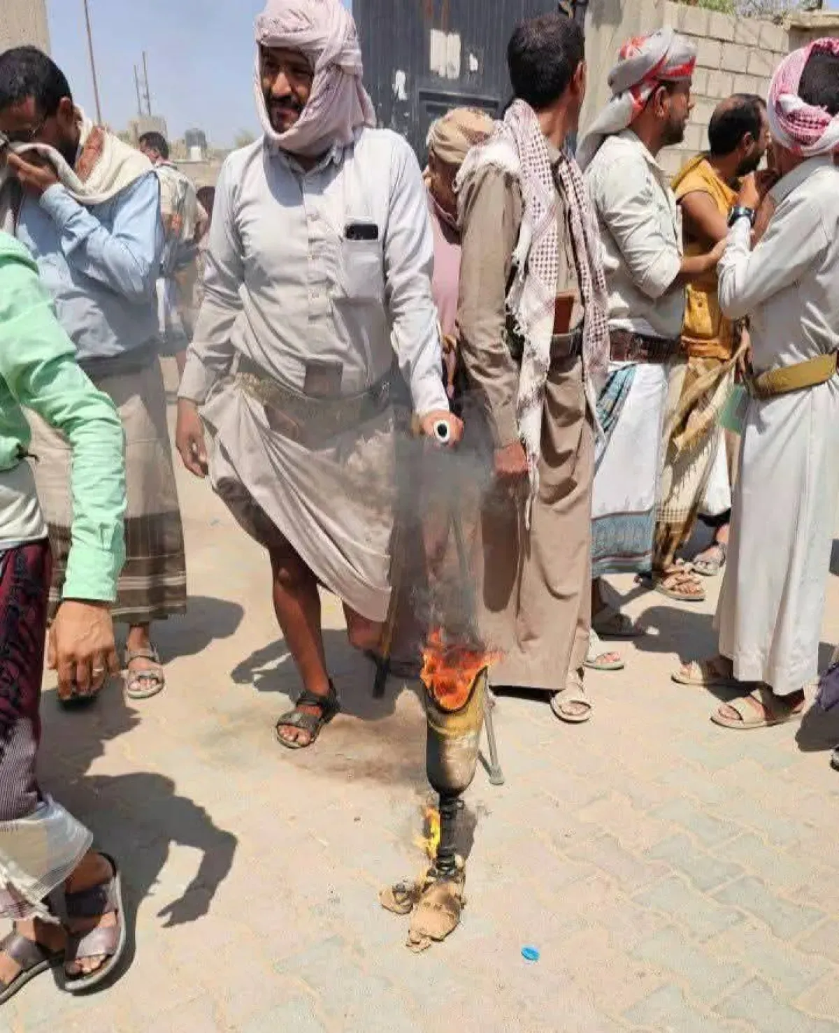 جرحى الجيش في مأرب يحتجون للمطالبة بحقوقهم المتأخرة